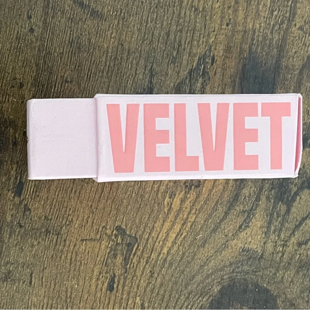 NEW IN BOX * Jeffree Star Velvet‎ Trap Lipstick in Cherry Wet